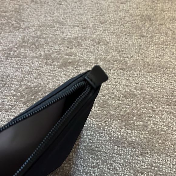 Tumi Black Toiletry Bag - Picture 7 of 9